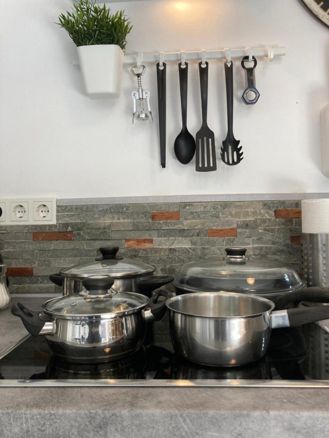 Living At Saarpartments - Adultsonly - Business & Holiday Homes With Kitchen For Long- And Short Term Stay, 3 Min To St Johanner Markt And Points Of Interest Saarbrucken Bagian luar foto