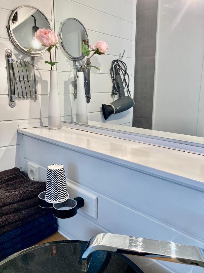 Living At Saarpartments - Adultsonly - Business & Holiday Homes With Kitchen For Long- And Short Term Stay, 3 Min To St Johanner Markt And Points Of Interest Saarbrucken Bagian luar foto