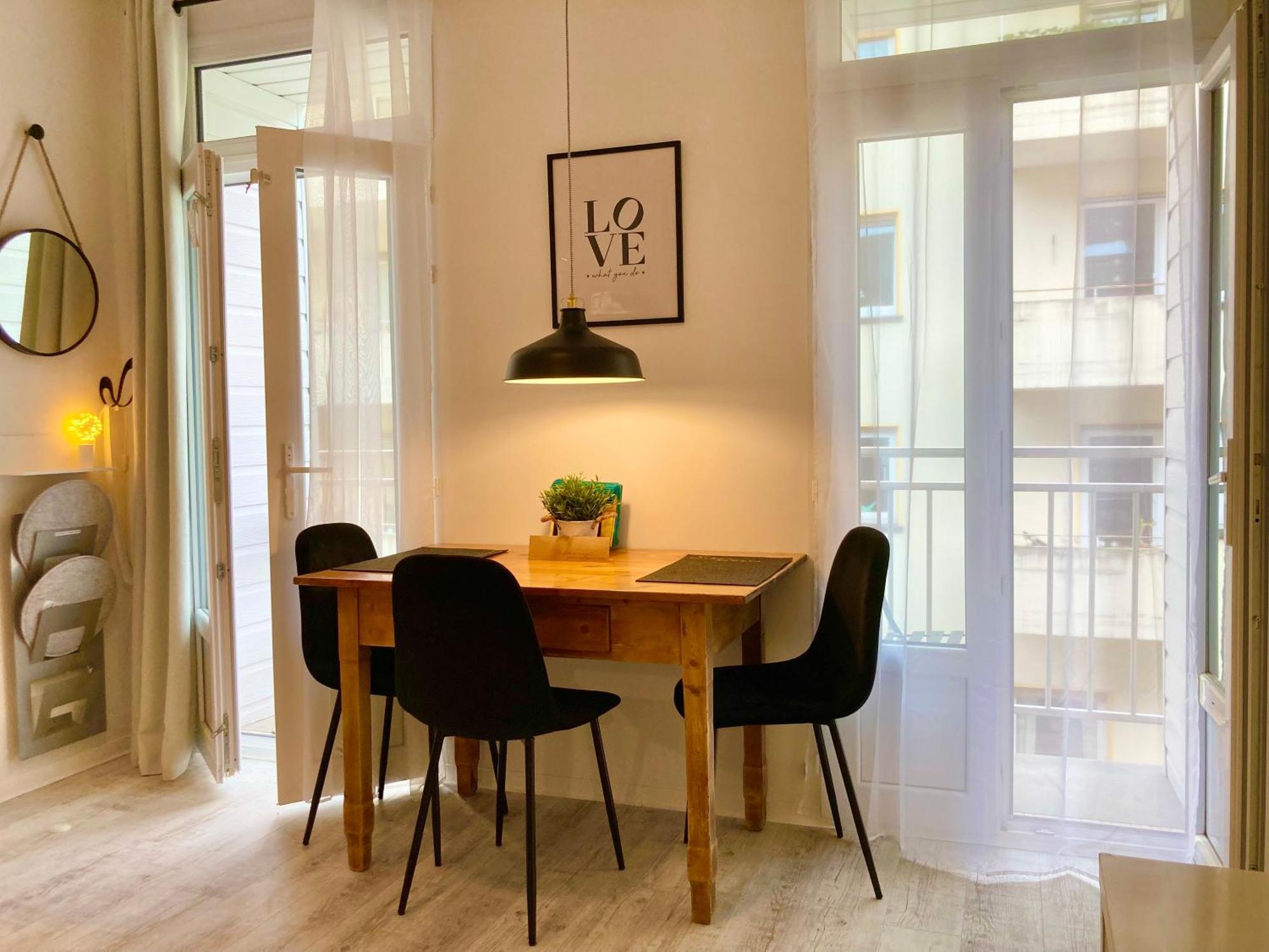 Living At Saarpartments - Adultsonly - Business & Holiday Homes With Kitchen For Long- And Short Term Stay, 3 Min To St Johanner Markt And Points Of Interest Saarbrucken Bagian luar foto